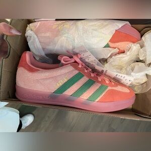 Adidas gazelle pink and green